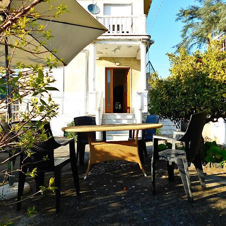 Villa Unifamiliare Con Posto Auto! 莱万托 外观 照片