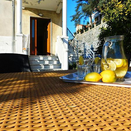 Villa Unifamiliare Con Posto Auto! 莱万托 外观 照片