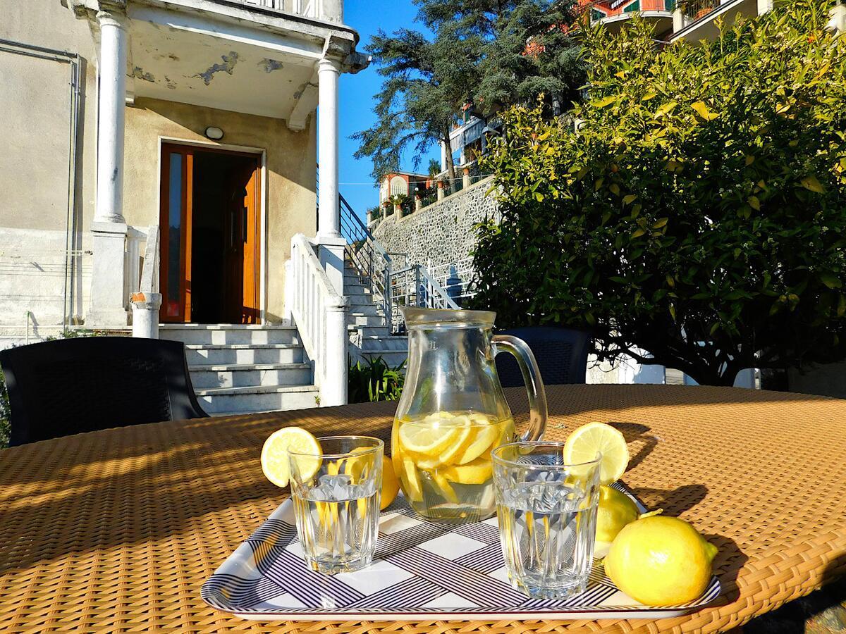 Villa Unifamiliare Con Posto Auto! 莱万托 外观 照片