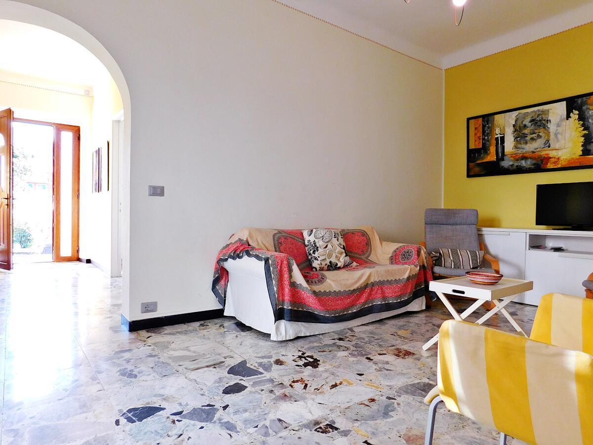 Villa Unifamiliare Con Posto Auto! 莱万托 外观 照片
