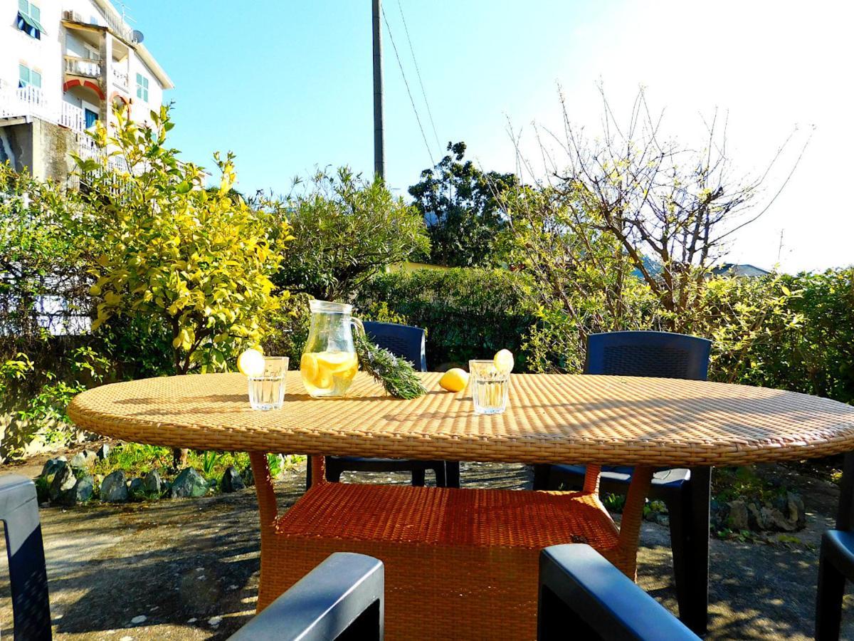 Villa Unifamiliare Con Posto Auto! 莱万托 外观 照片