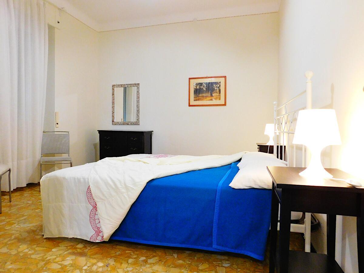 Villa Unifamiliare Con Posto Auto! 莱万托 外观 照片