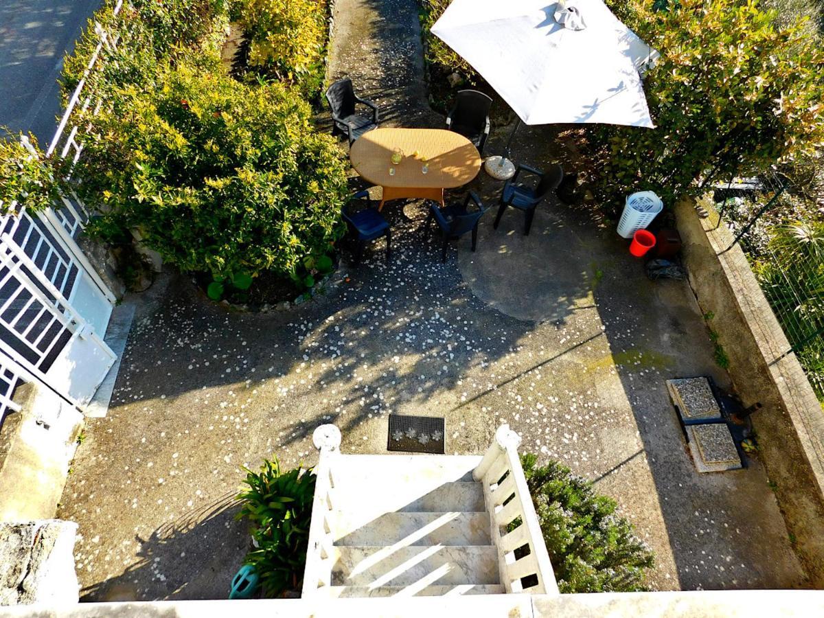Villa Unifamiliare Con Posto Auto! 莱万托 外观 照片