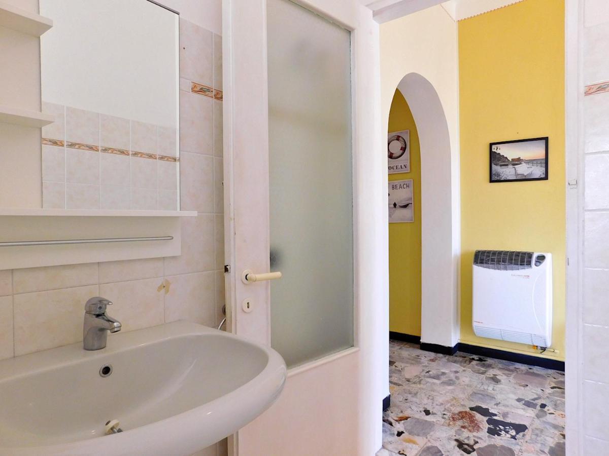 Villa Unifamiliare Con Posto Auto! 莱万托 外观 照片