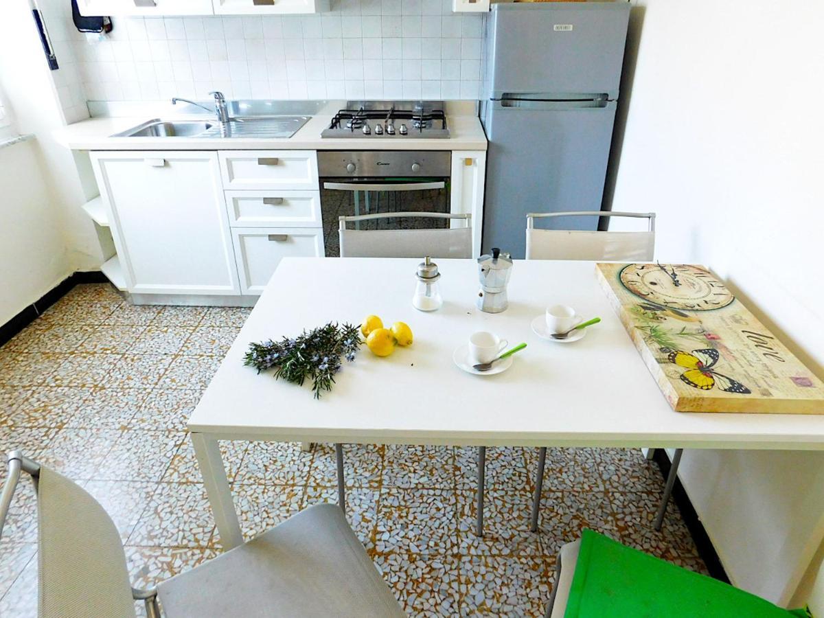 Villa Unifamiliare Con Posto Auto! 莱万托 外观 照片