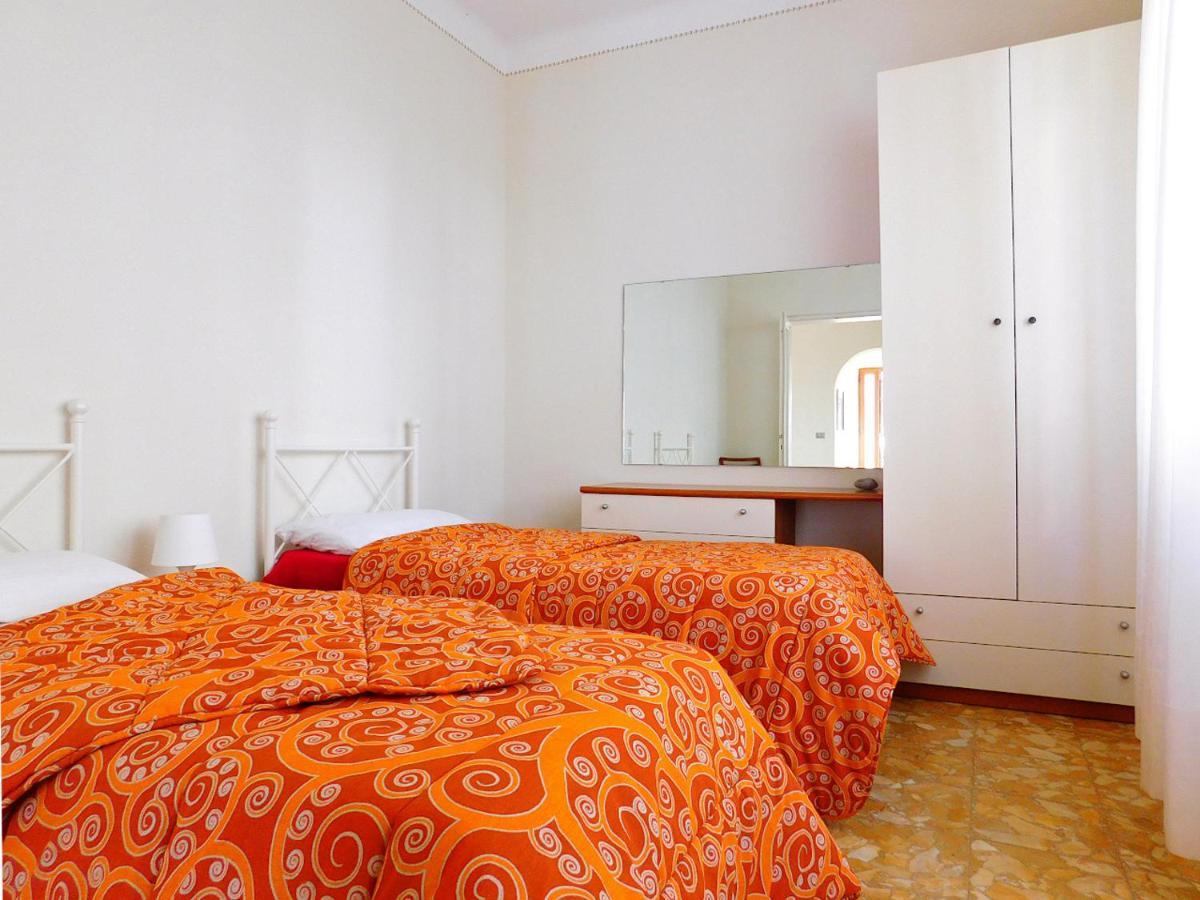 Villa Unifamiliare Con Posto Auto! 莱万托 外观 照片